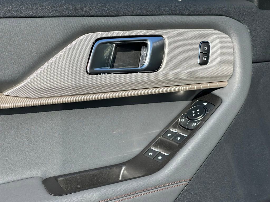 New 2026 Ford Explorer Active w/ Active Comfort Package image 15
