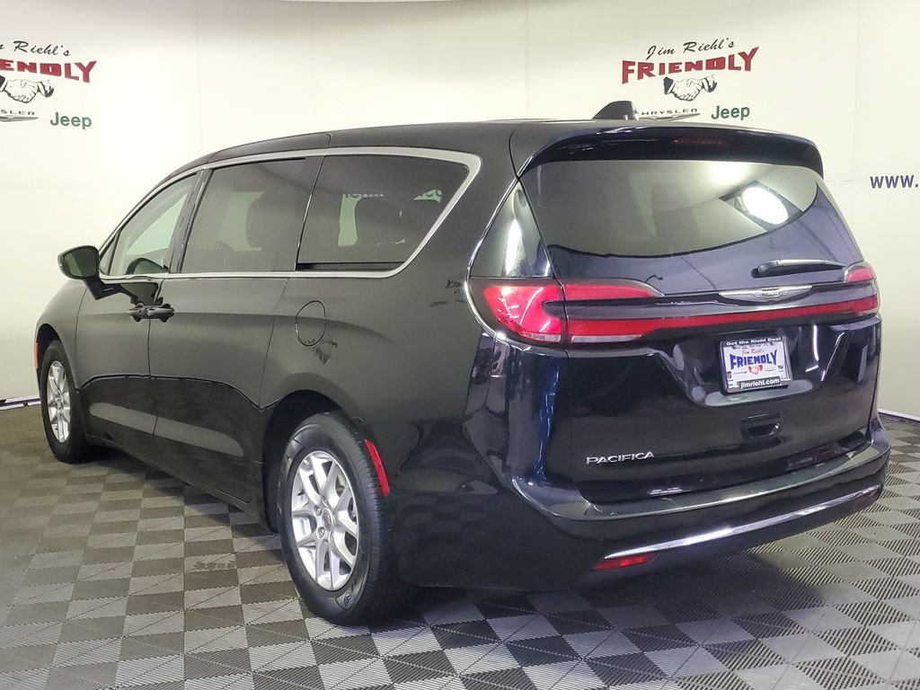 Used 2024 Chrysler Pacifica Touring-L FWD video 4