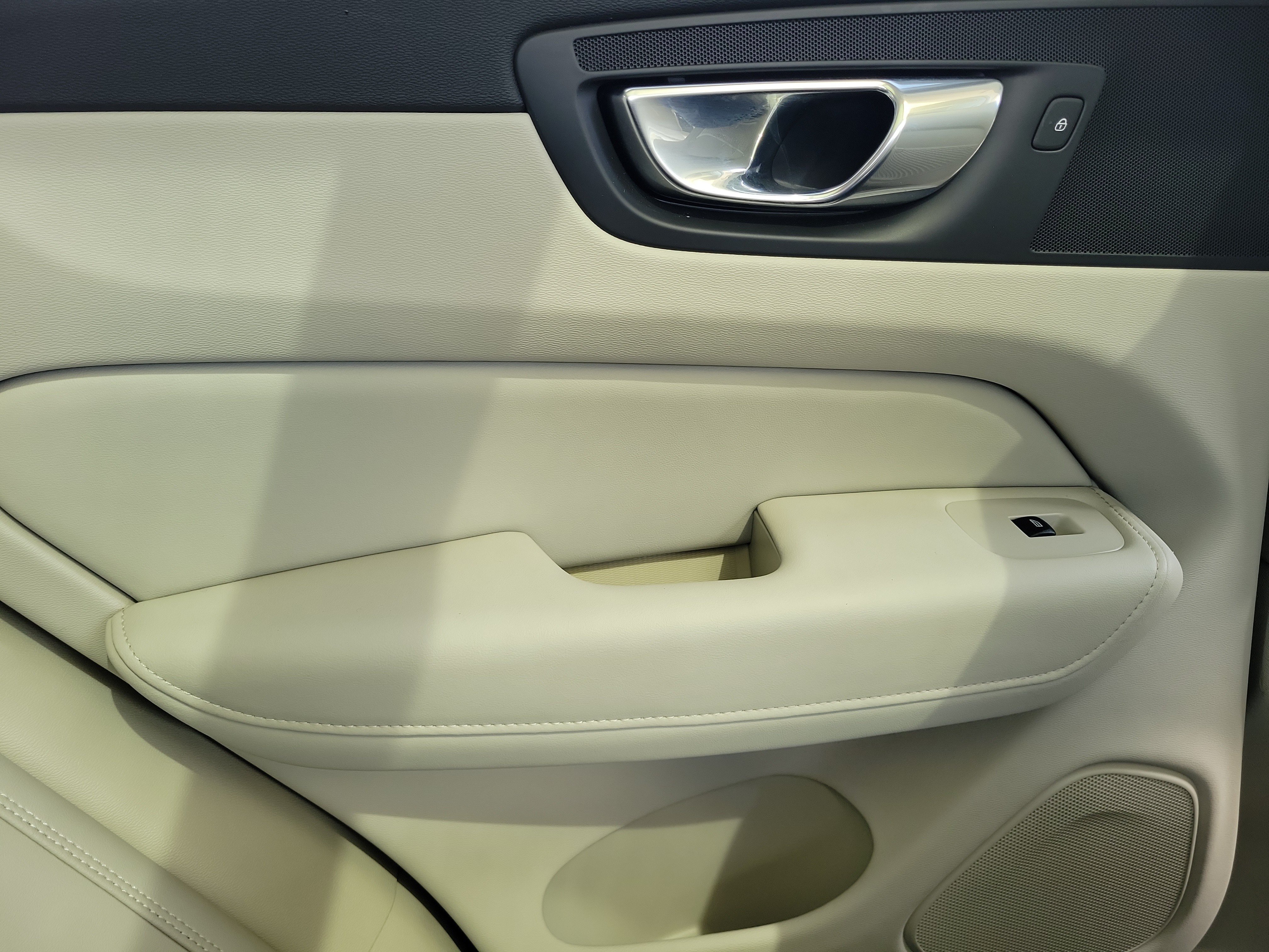 Used 2021 Volvo XC60 T5 Inscription w/ Protection Package Premier FWD image 14