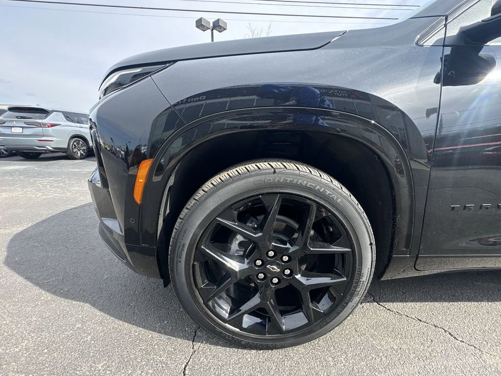 Used 2025 Chevrolet Traverse RS image 18