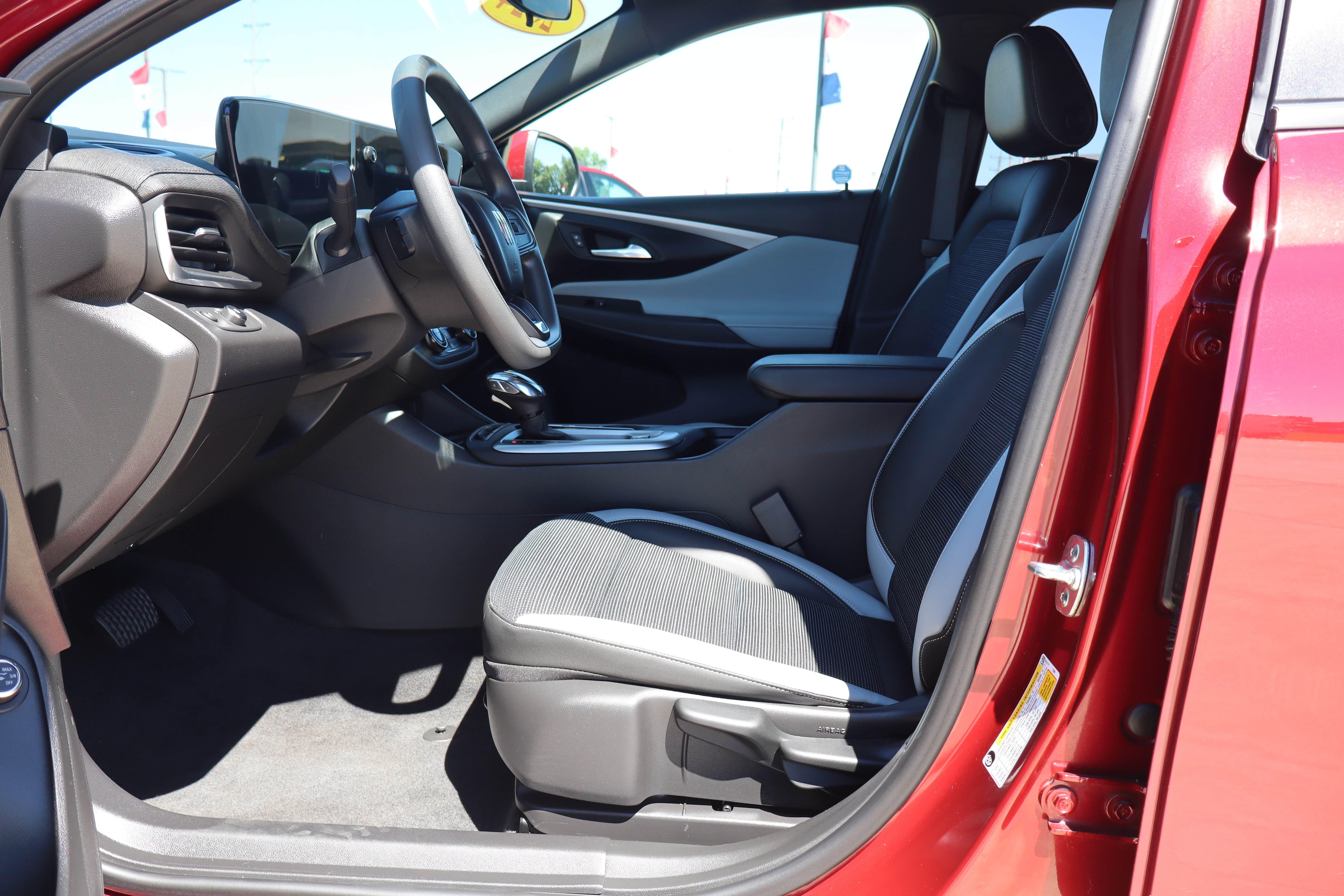 Used 2024 Buick Envista Preferred w/ Convenience II Package FWD image 9