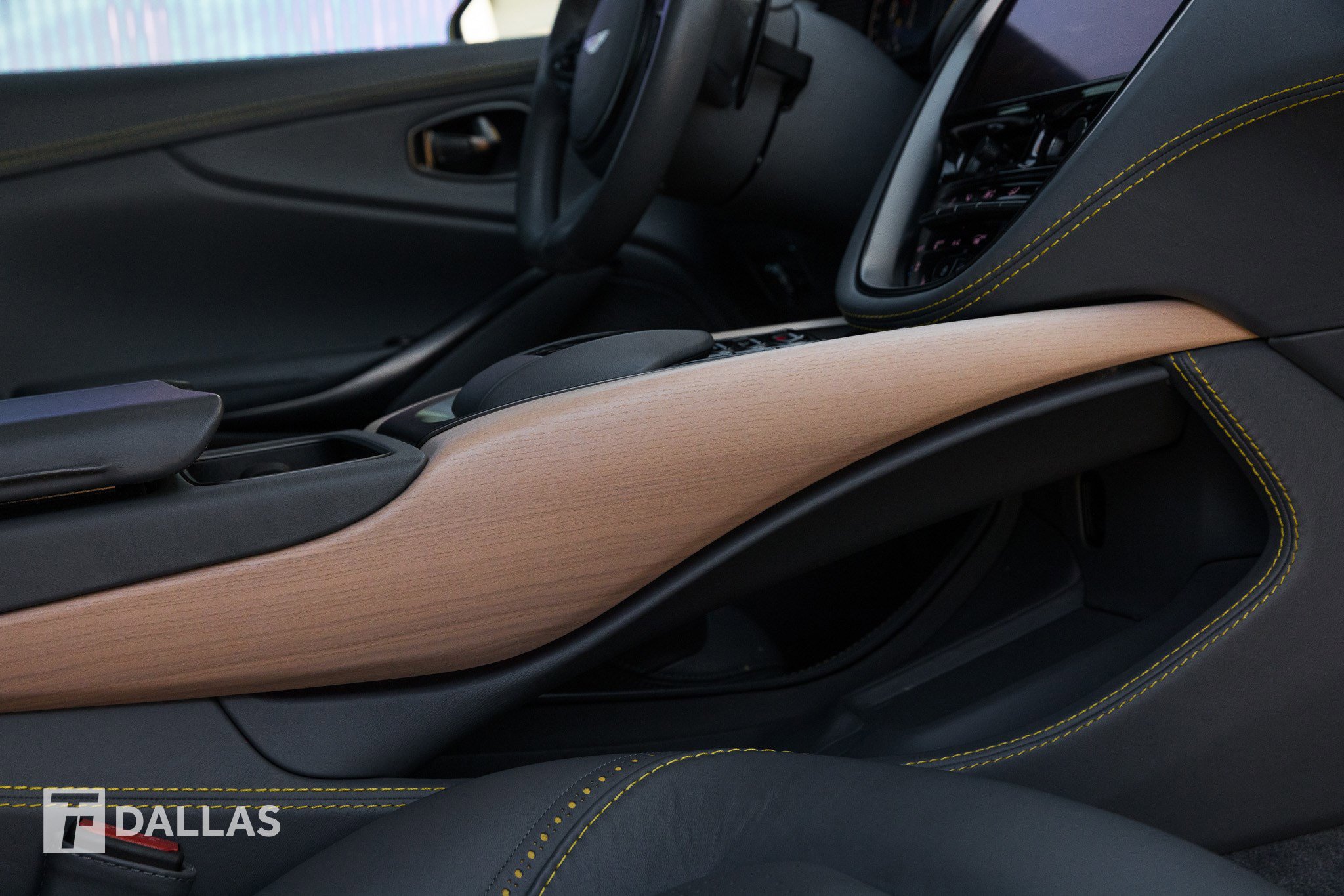 Used 2021 Aston Martin DBX image 39