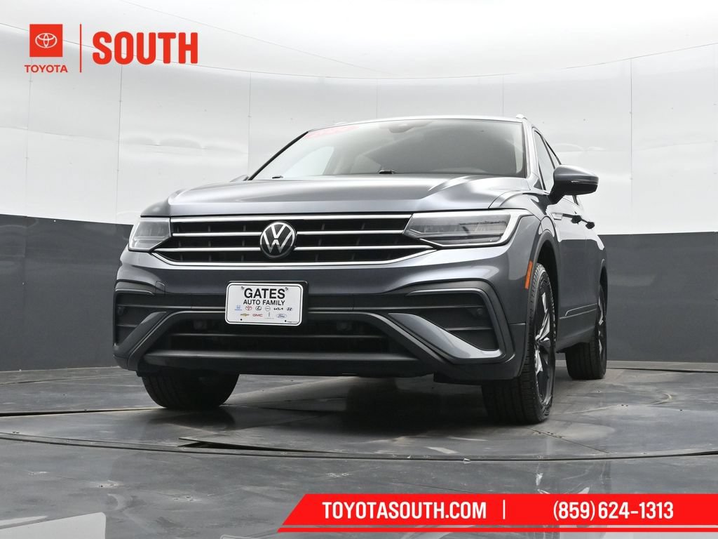 Used 2024 Volkswagen Tiguan SE AWD/4WD image 44