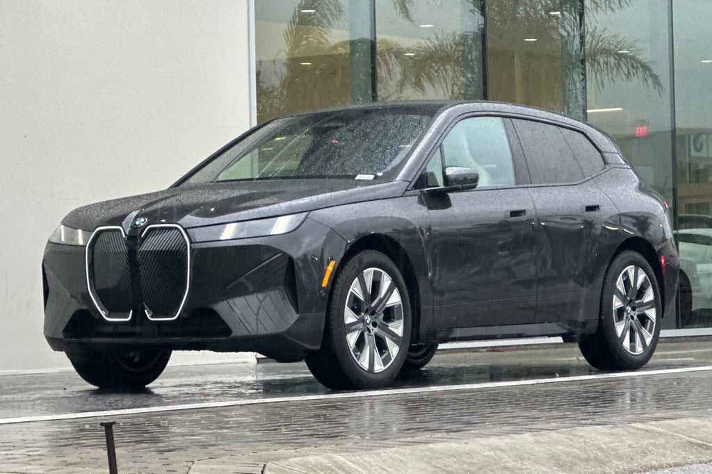 New 2026 BMW iX xDrive60 w/ Premium Package image 7
