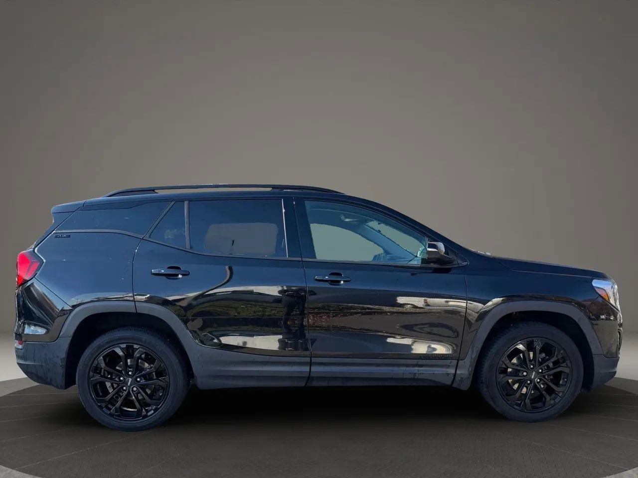 Used 2019 GMC Terrain SLE w/ Driver Convenience Package image 4