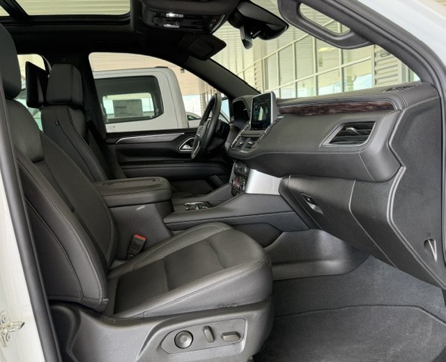 Used 2024 Chevrolet Tahoe Z71 w/ Luxury Package AWD/4WD image 8