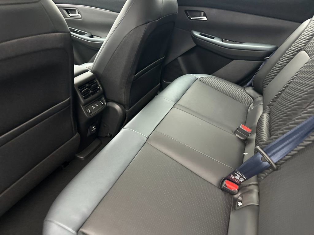 New 2026 Nissan Leaf Platinum+ w/ Cargo Package (Platinum+) image 11
