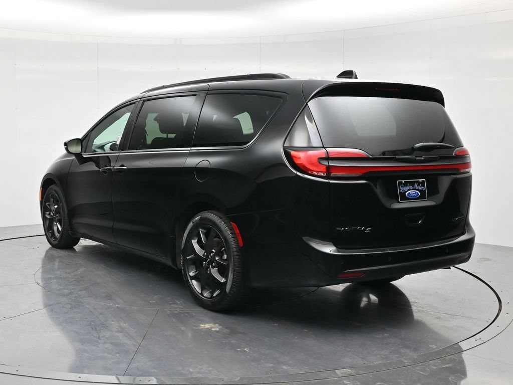 Used 2025 Chrysler Pacifica Limited FWD image 7