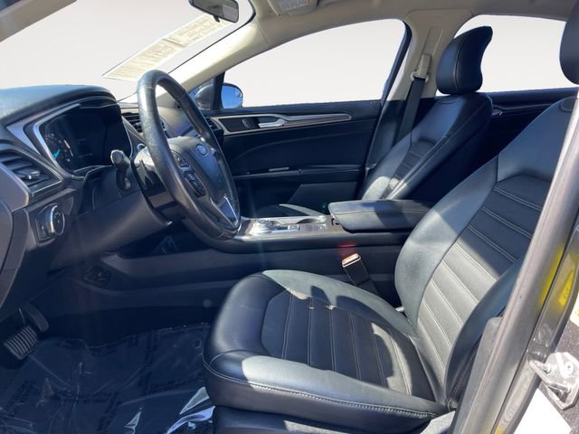 Used 2017 Ford Fusion SE w/ Equipment Group 201A image 9