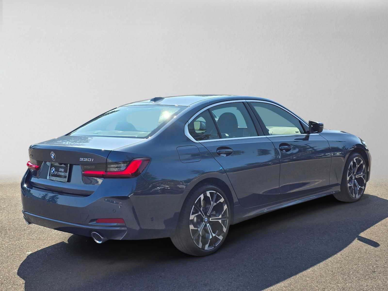 Used 2026 BMW 330i xDrive Sedan w/ Convenience Package AWD/4WD image 3