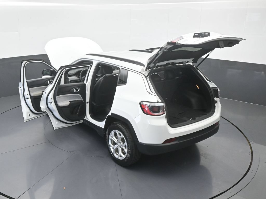 Used 2024 Jeep Compass Latitude AWD/4WD image 61