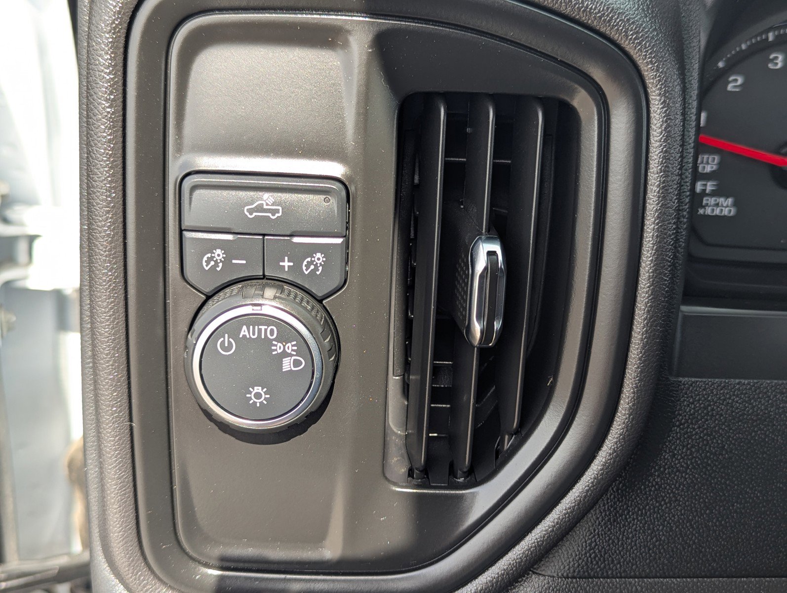 Certified 2025 Chevrolet Silverado 1500 W/T image 26