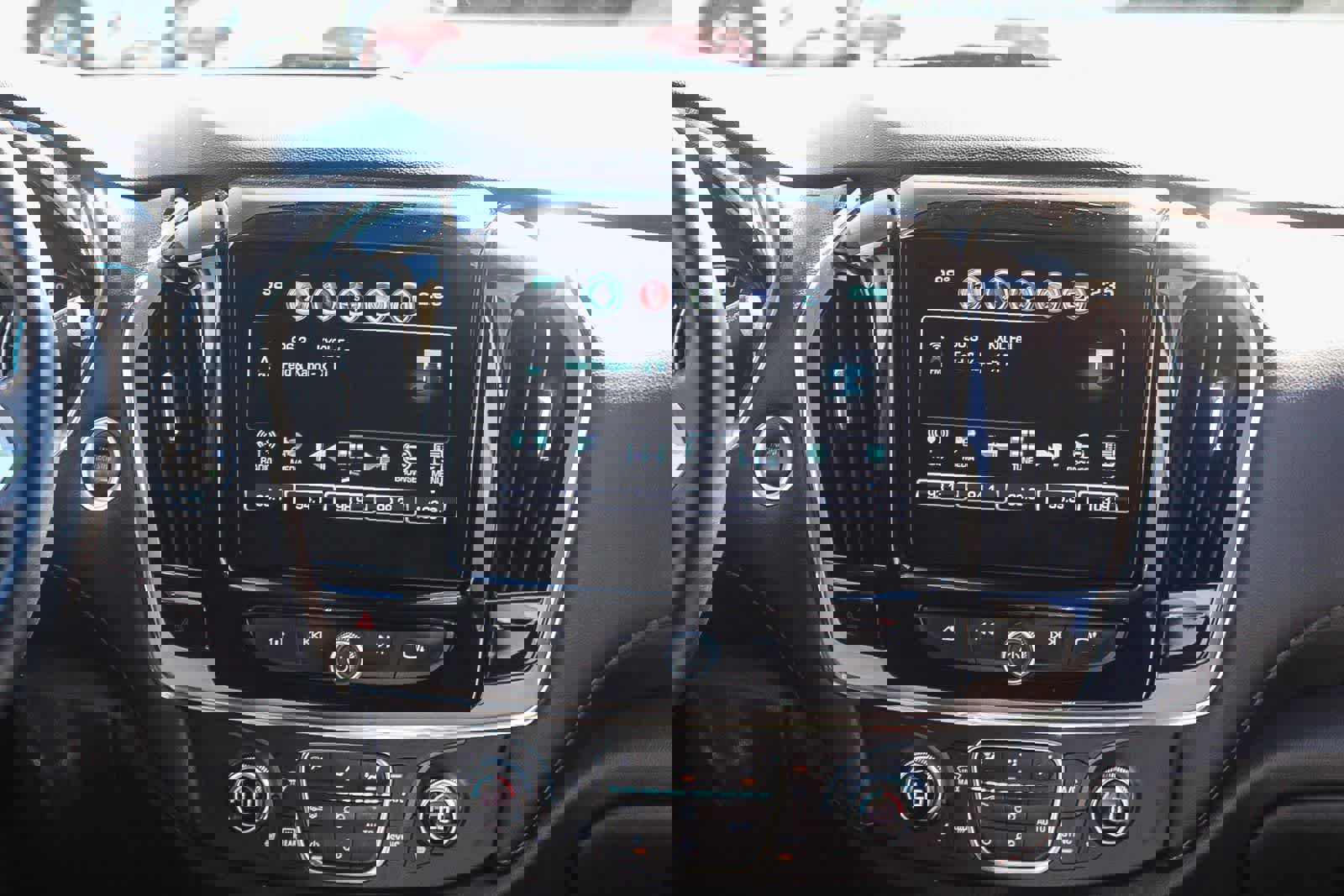 Used 2018 Chevrolet Traverse RS image 21