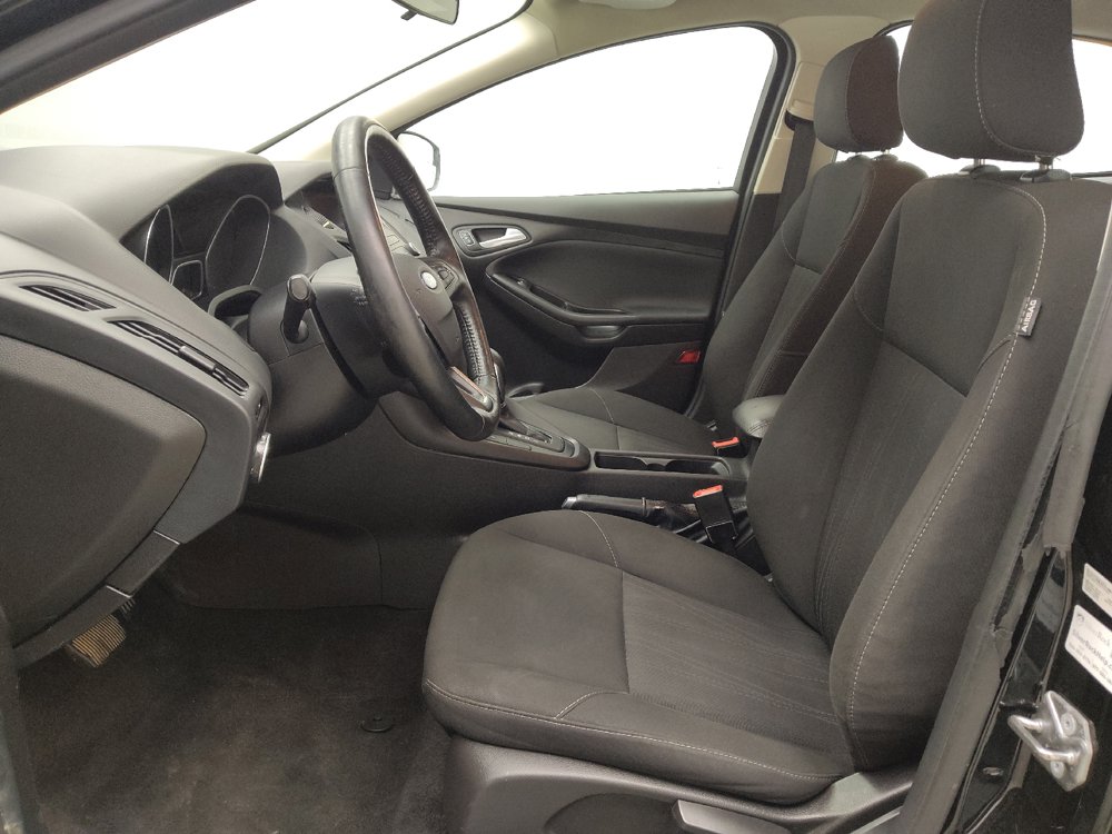 Used 2018 Ford Focus SE w/ Cold Weather Package FWD image 17