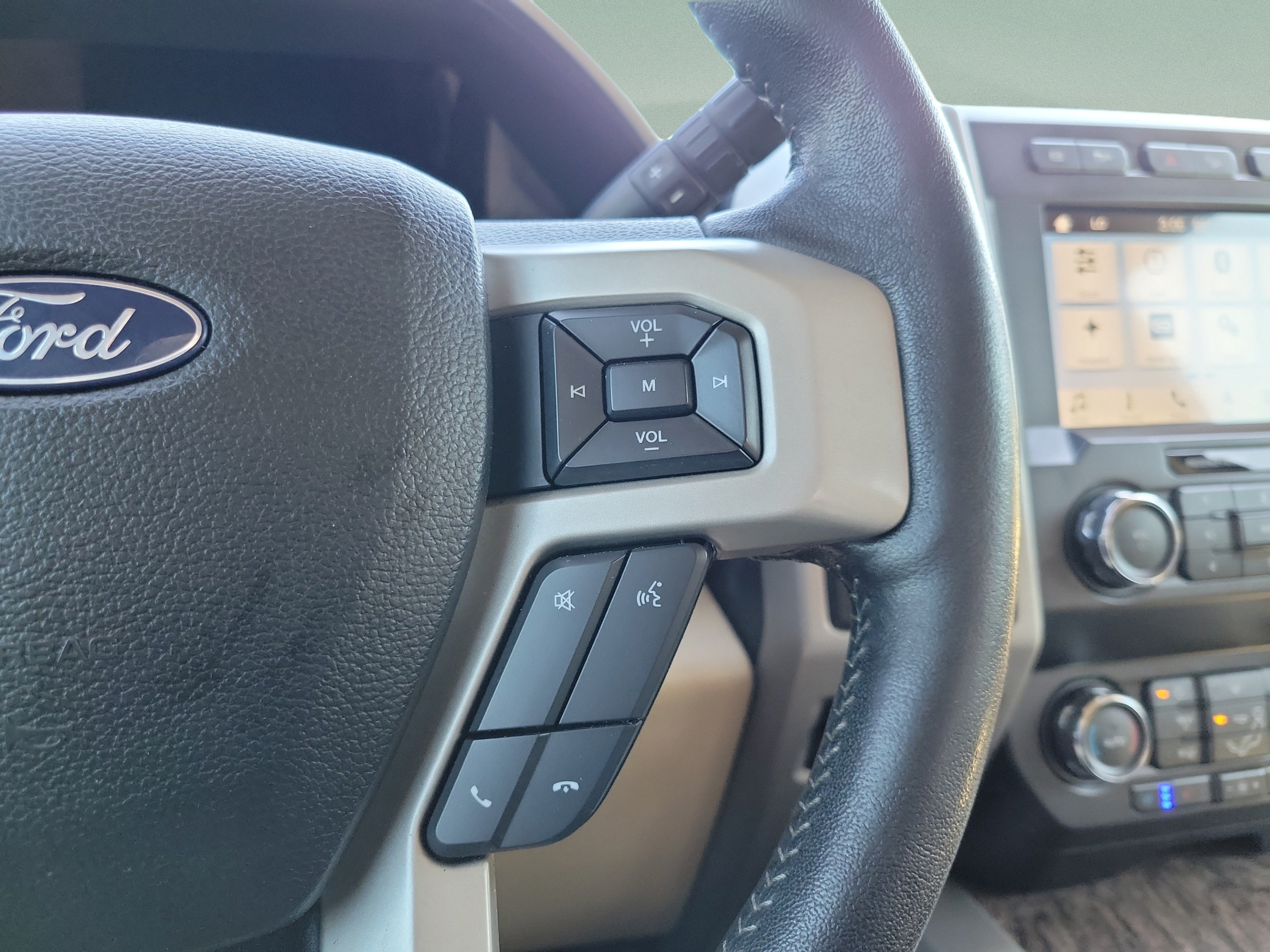 Used 2019 Ford F350 Lariat w/ Lariat Ultimate Package AWD/4WD image 22