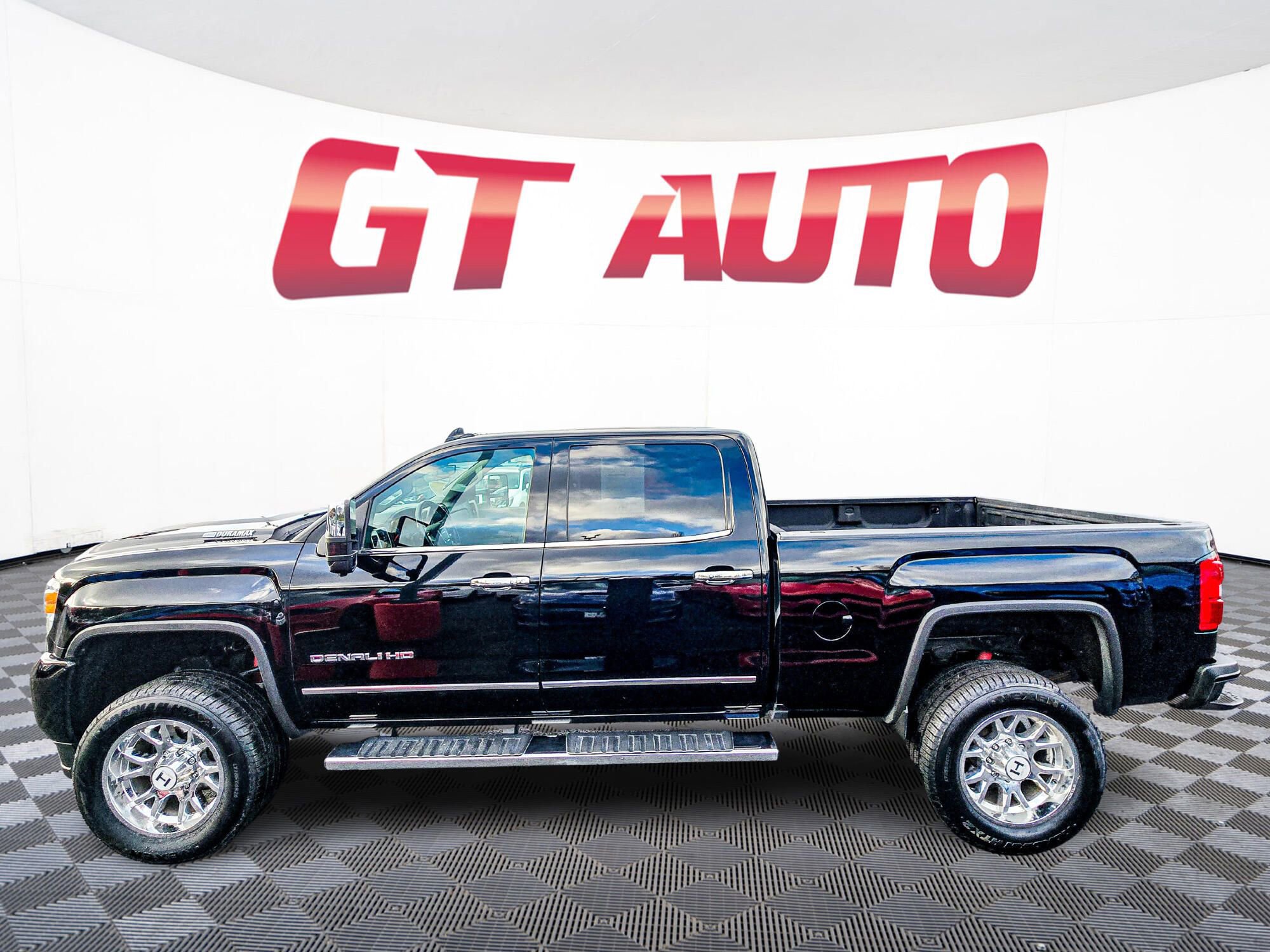 Used 2019 GMC Sierra 2500 Denali w/ Duramax Plus Package image 4