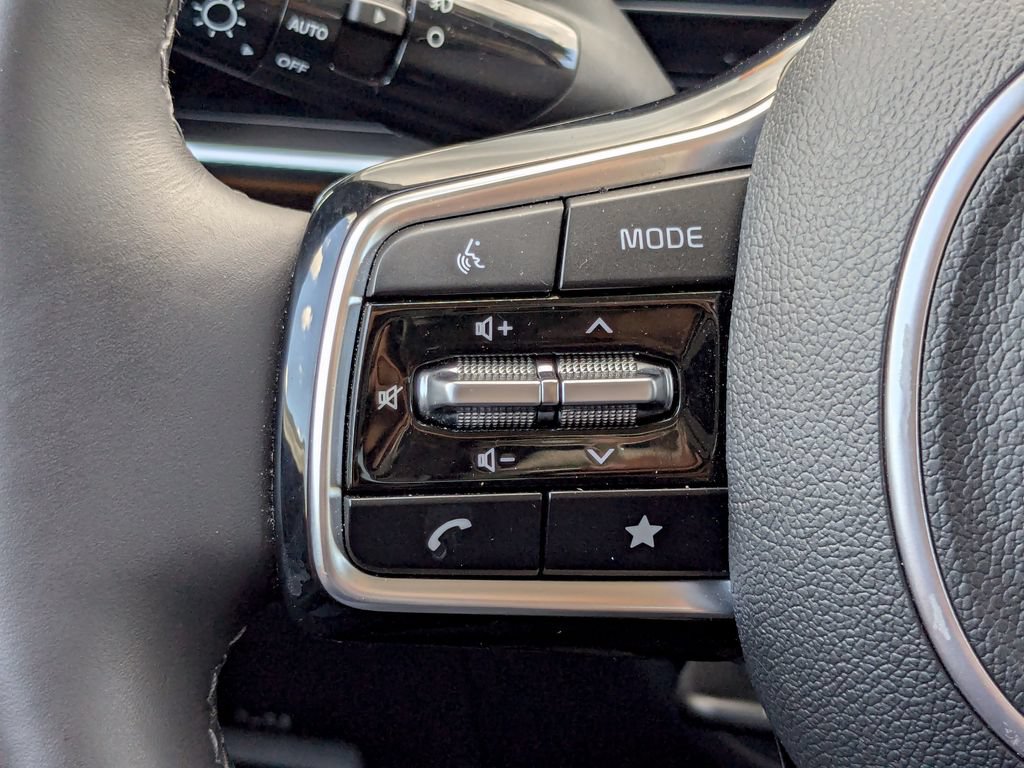 Used 2025 Kia Carnival SX Prestige FWD image 39