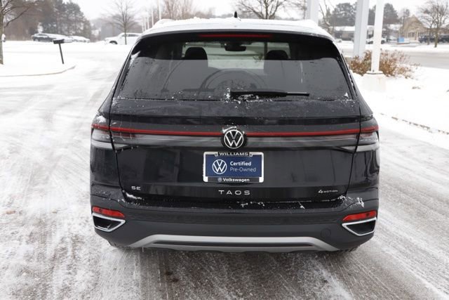 Used 2025 Volkswagen Taos SE w/ Panoramic Sunroof Package image 4