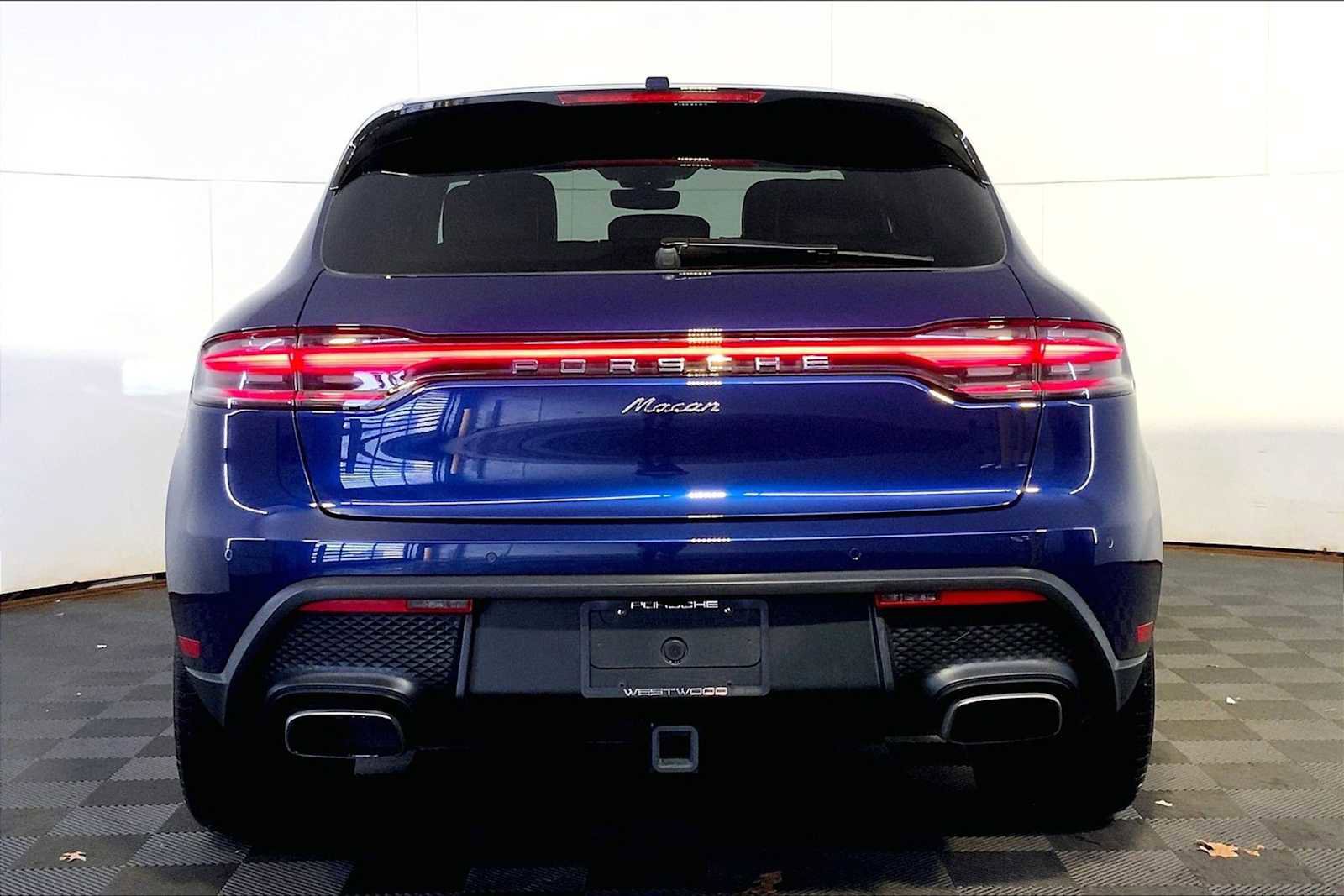 Certified 2024 Porsche Macan image 6