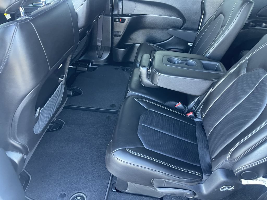 New 2026 Chrysler Pacifica Select FWD image 20