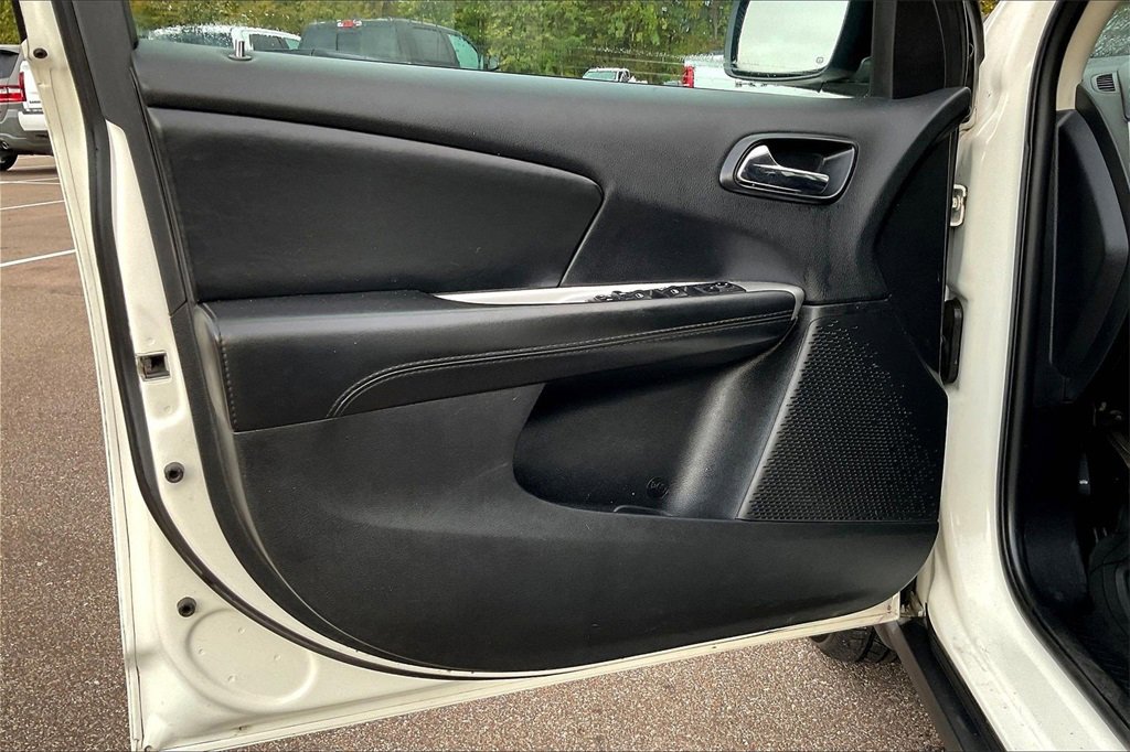 Used 2018 Dodge Journey SE w/ Blacktop Package image 21