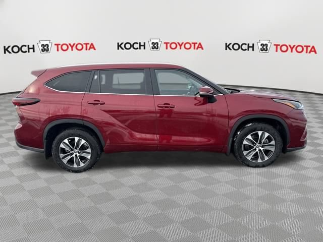 Used 2025 Toyota Highlander XLE image 8