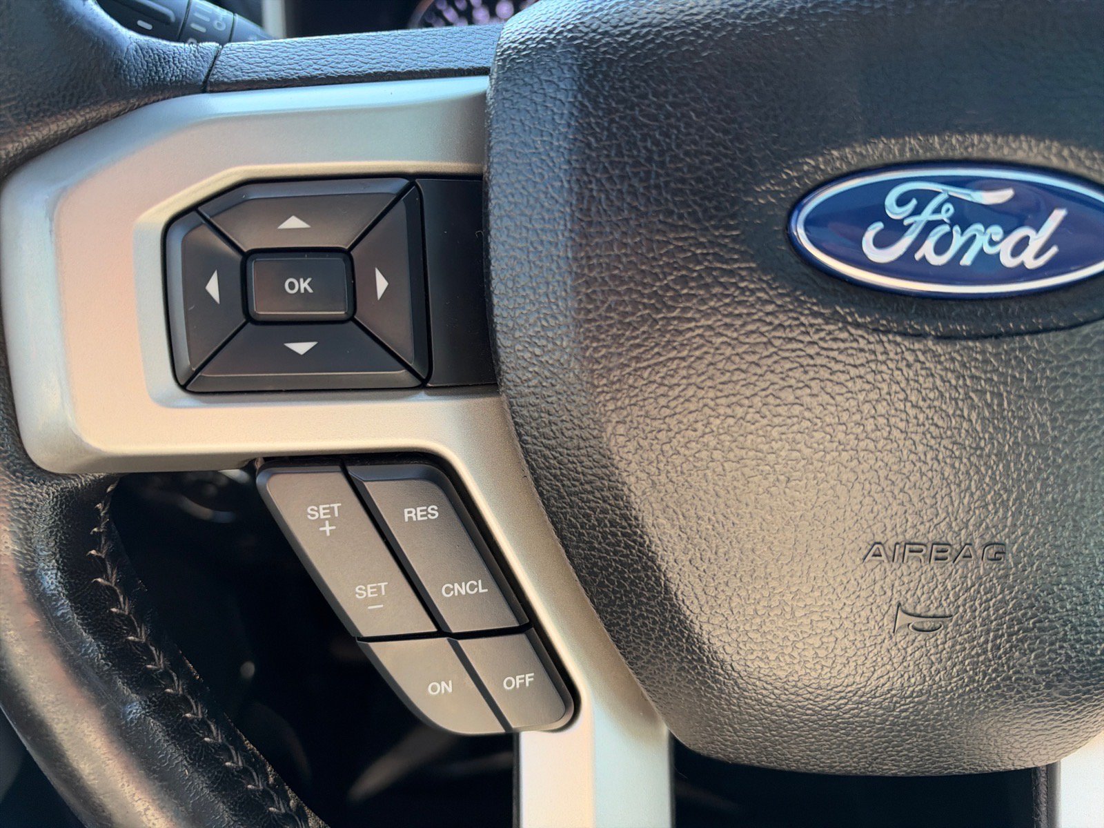 Used 2017 Ford F250 Lariat w/ Lariat Ultimate Package AWD/4WD image 24