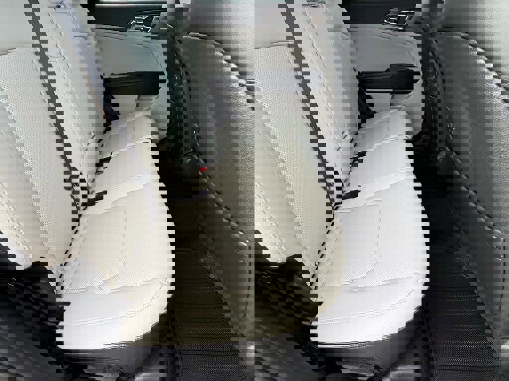 Used 2025 Kia Sportage EX w/ Premium Package image 11