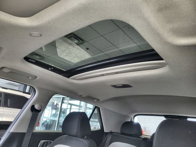 Used 2025 Hyundai Venue SEL image 22