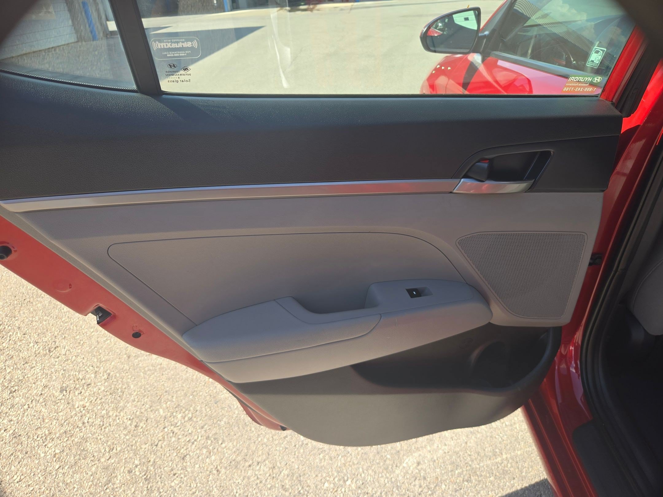 Used 2018 Hyundai Elantra SE w/ SE Connectivity Package 04 FWD image 14
