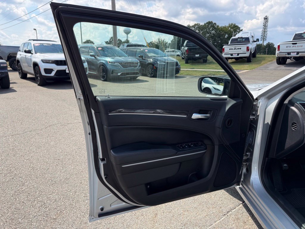 Used 2019 Chrysler 300 Touring w/ Sport Appearance Package AWD/4WD image 12