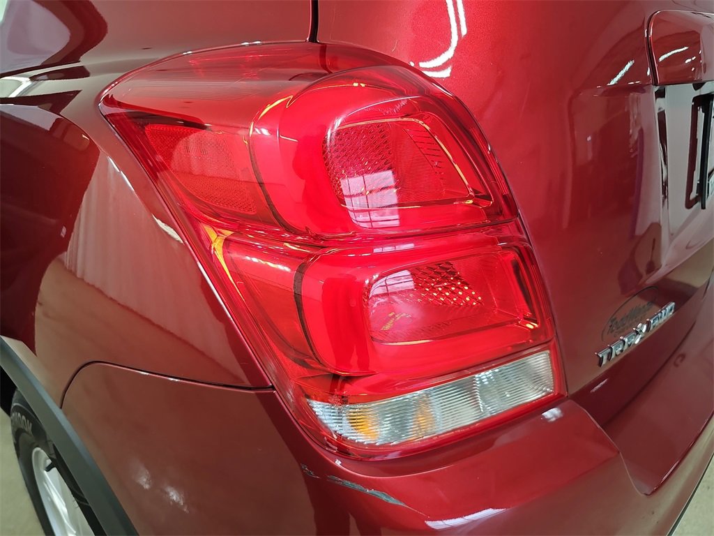 Certified 2022 Chevrolet Trax LT w/ LT Convenience Package image 38