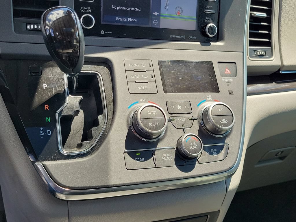 Used 2019 Toyota Sienna XLE w/ XLE Navigation Package FWD image 28