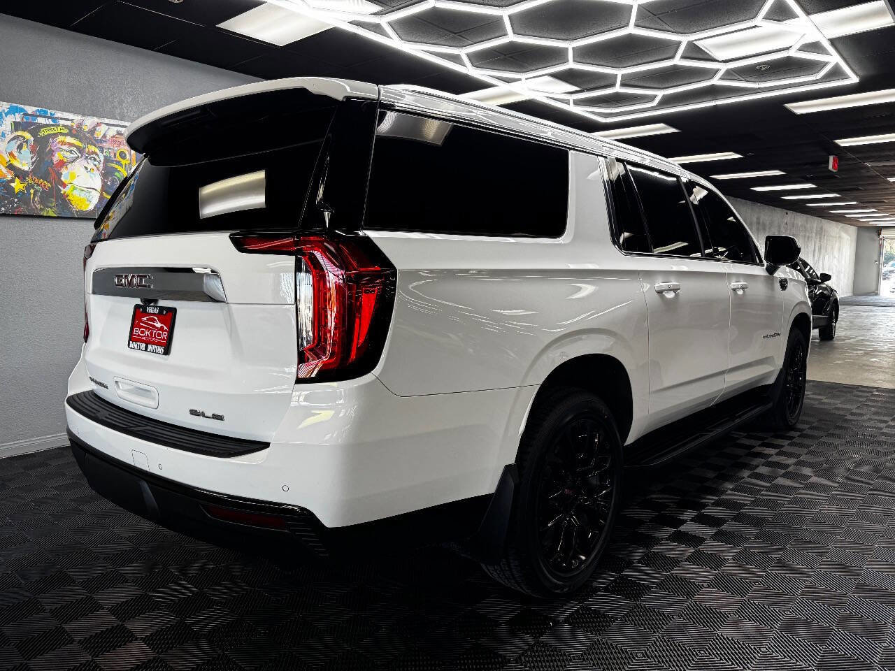 Used 2023 GMC Yukon XL SLE image 12