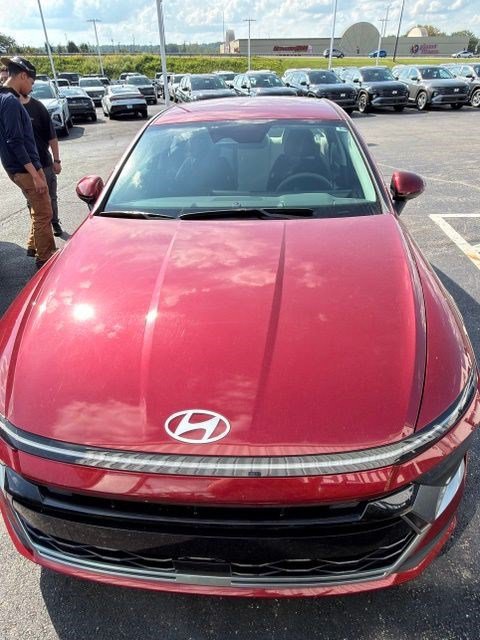 Used 2025 Hyundai Sonata SE FWD image 2