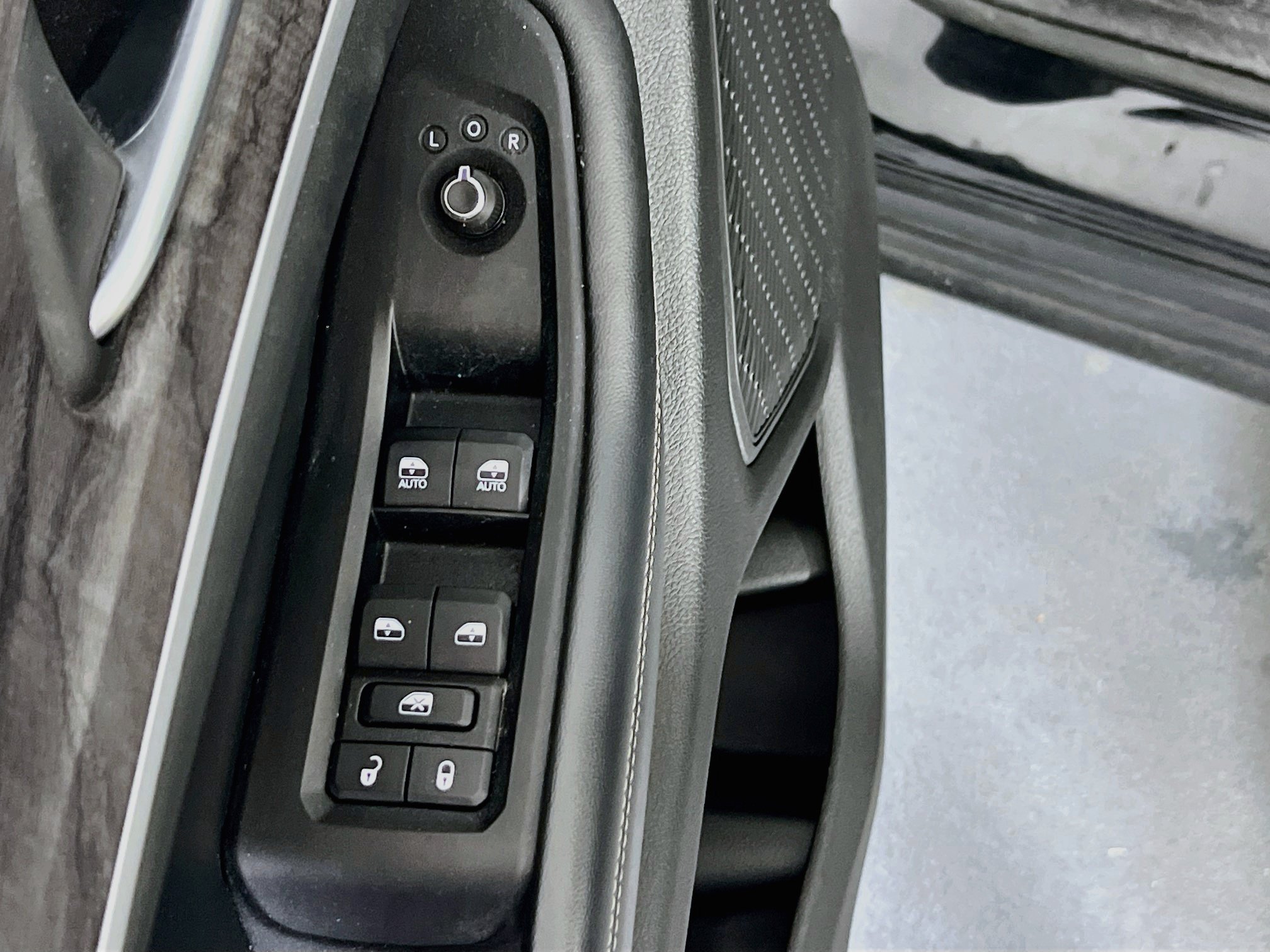 Used 2023 Jeep Grand Cherokee L Limited w/ Black Appearance Package AWD/4WD image 18