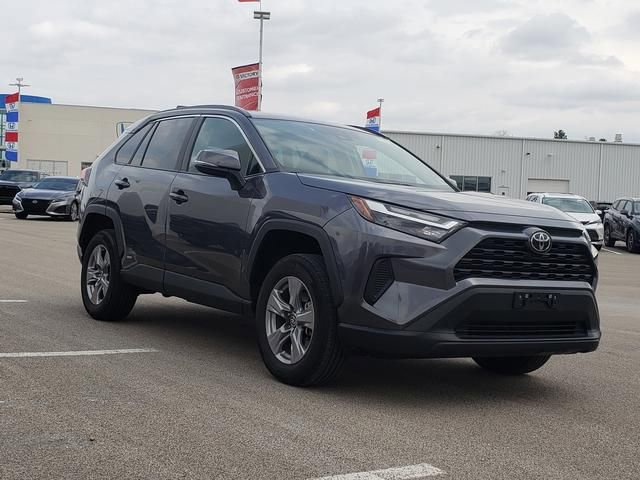 Used 2025 Toyota RAV4 XLE AWD/4WD image 3