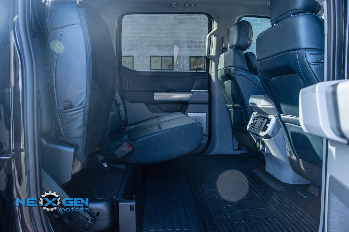 Used 2023 Ford F350 Limited w/ FX4 Off-Road Package image 34