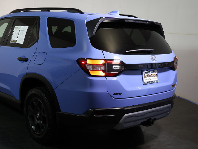 Used 2023 Honda Pilot TrailSport image 11