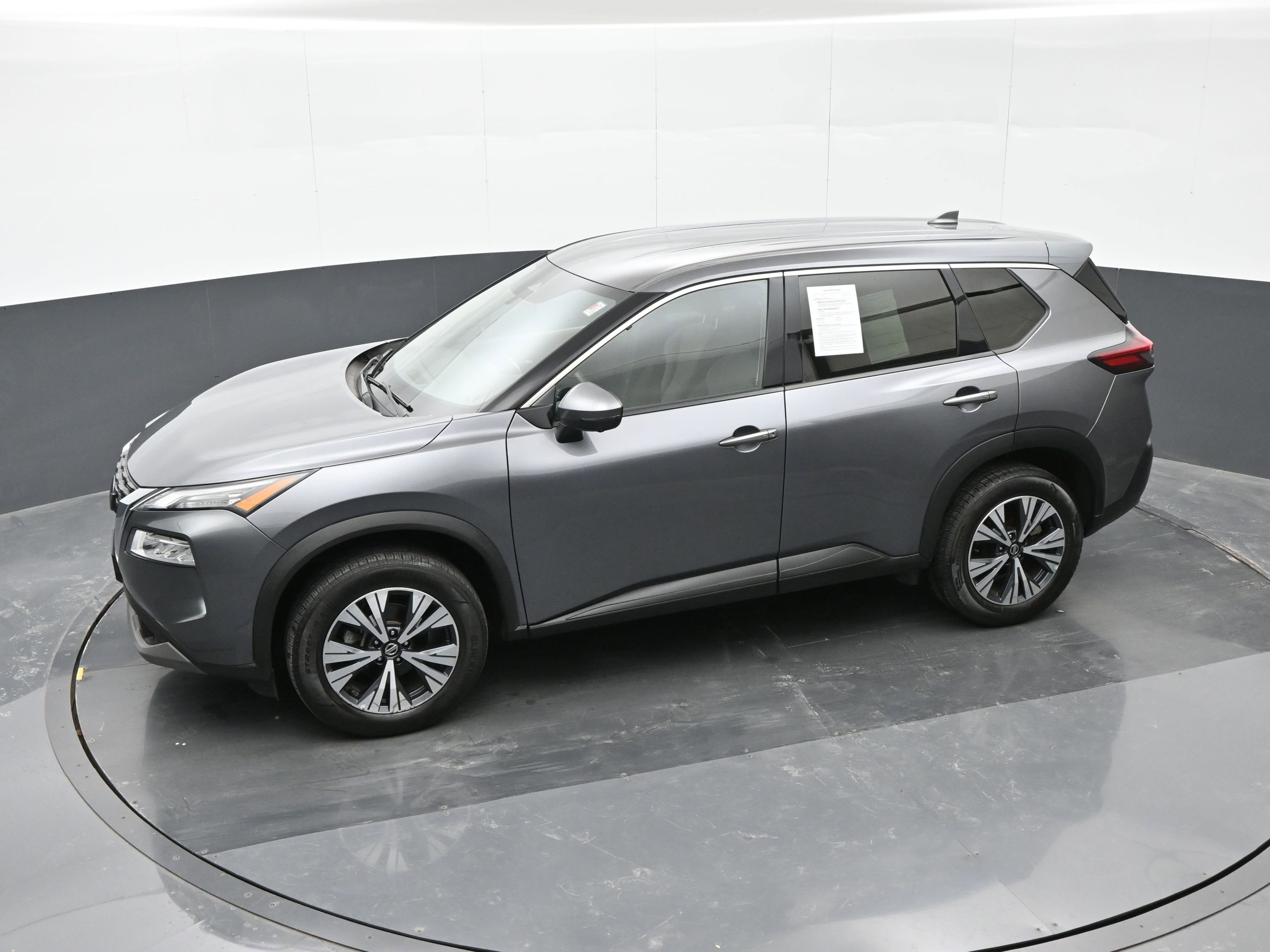Used 2021 Nissan Rogue SV image 32