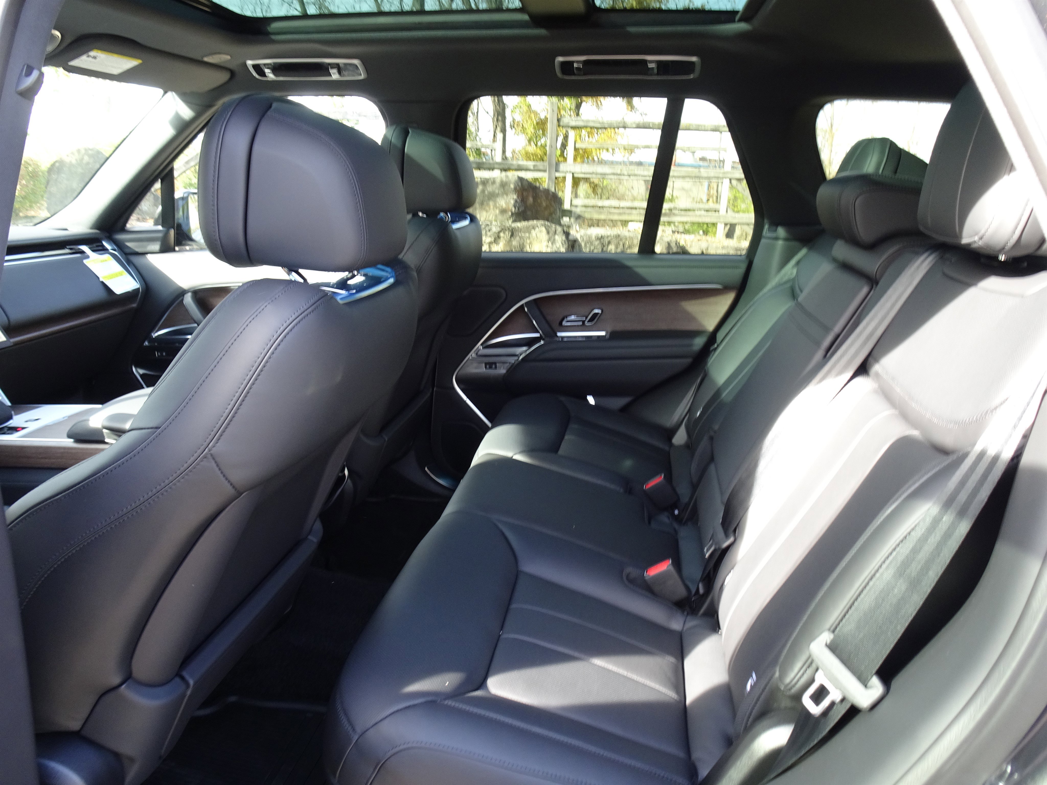 New 2025 Land Rover Range Rover SE image 21