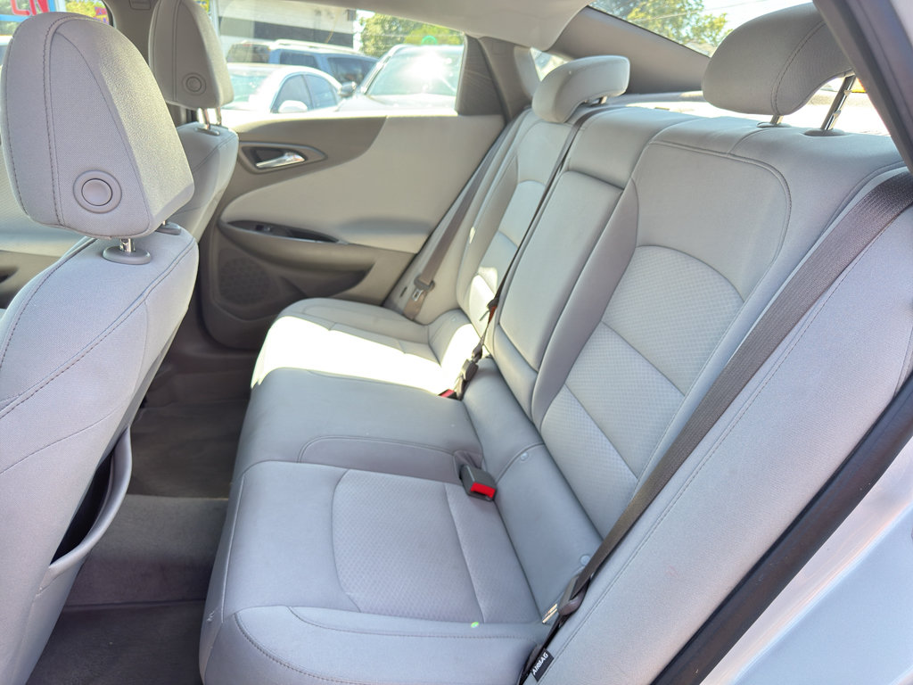 Used 2018 Chevrolet Malibu LT FWD image 16