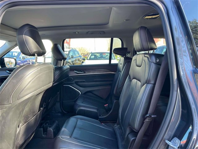 Used 2022 Jeep Grand Cherokee L Limited w/ Black Appearance Package image 11