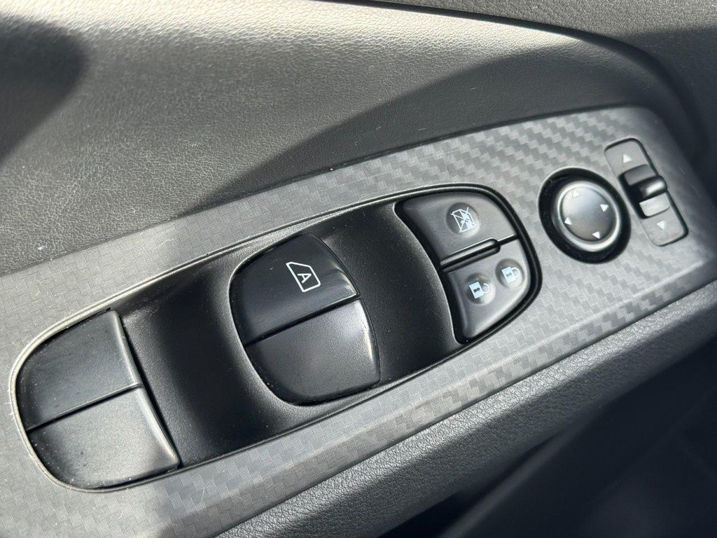 Used 2024 Nissan Altima 2.5 SV FWD image 21