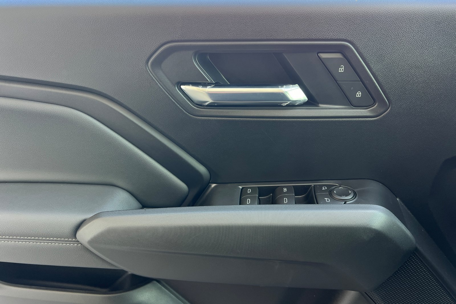 New 2026 GMC Canyon Elevation w/ Convenience Package RWD image 9
