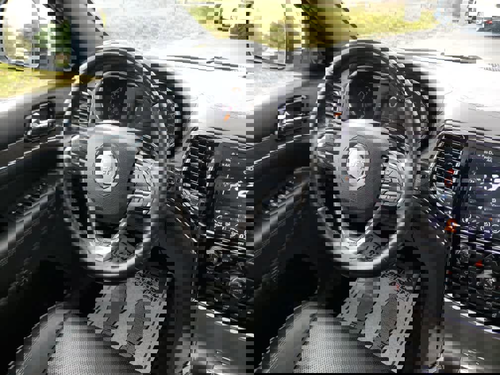 Used 2020 Jeep Grand Cherokee Overland image 18