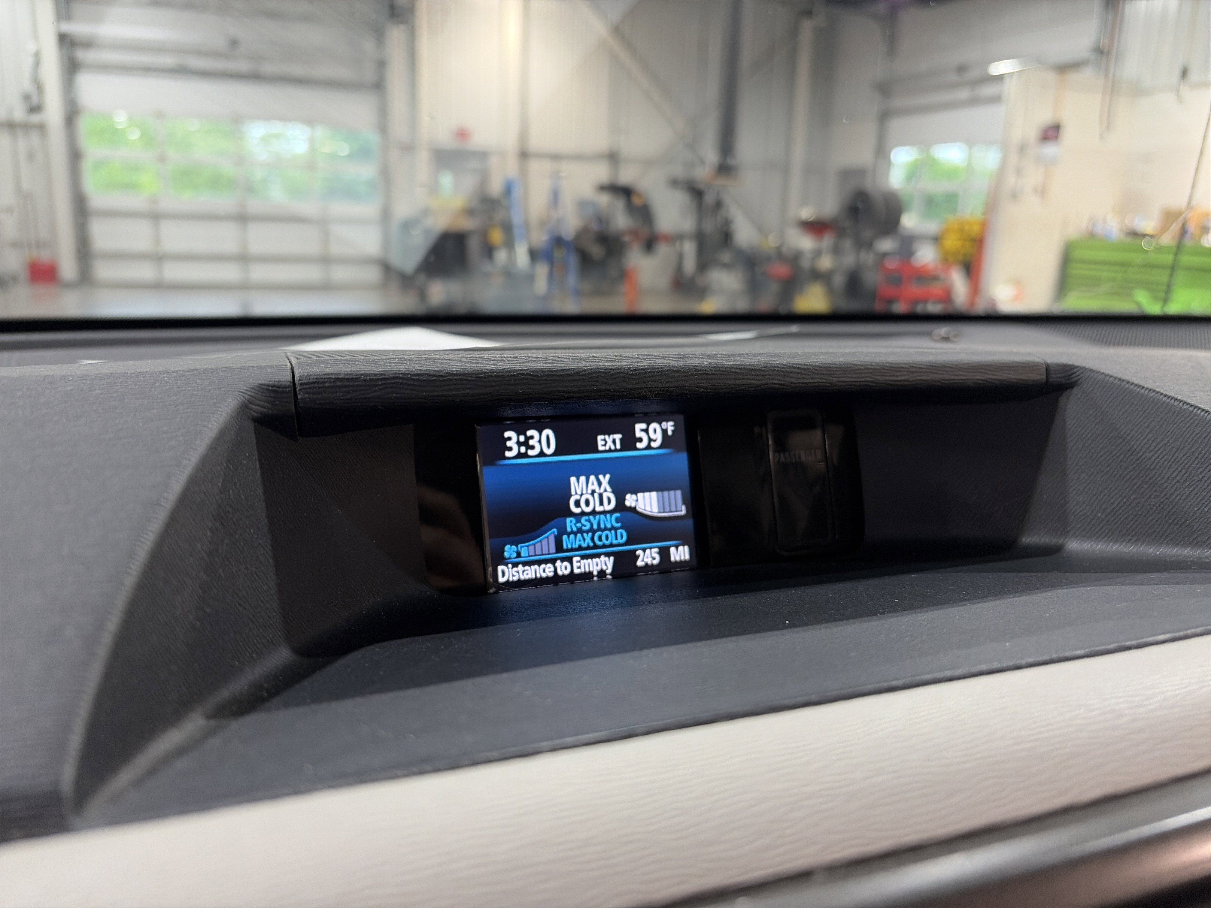Used 2013 Toyota Sienna SE w/ Premium Pkg w/Entune FWD image 46