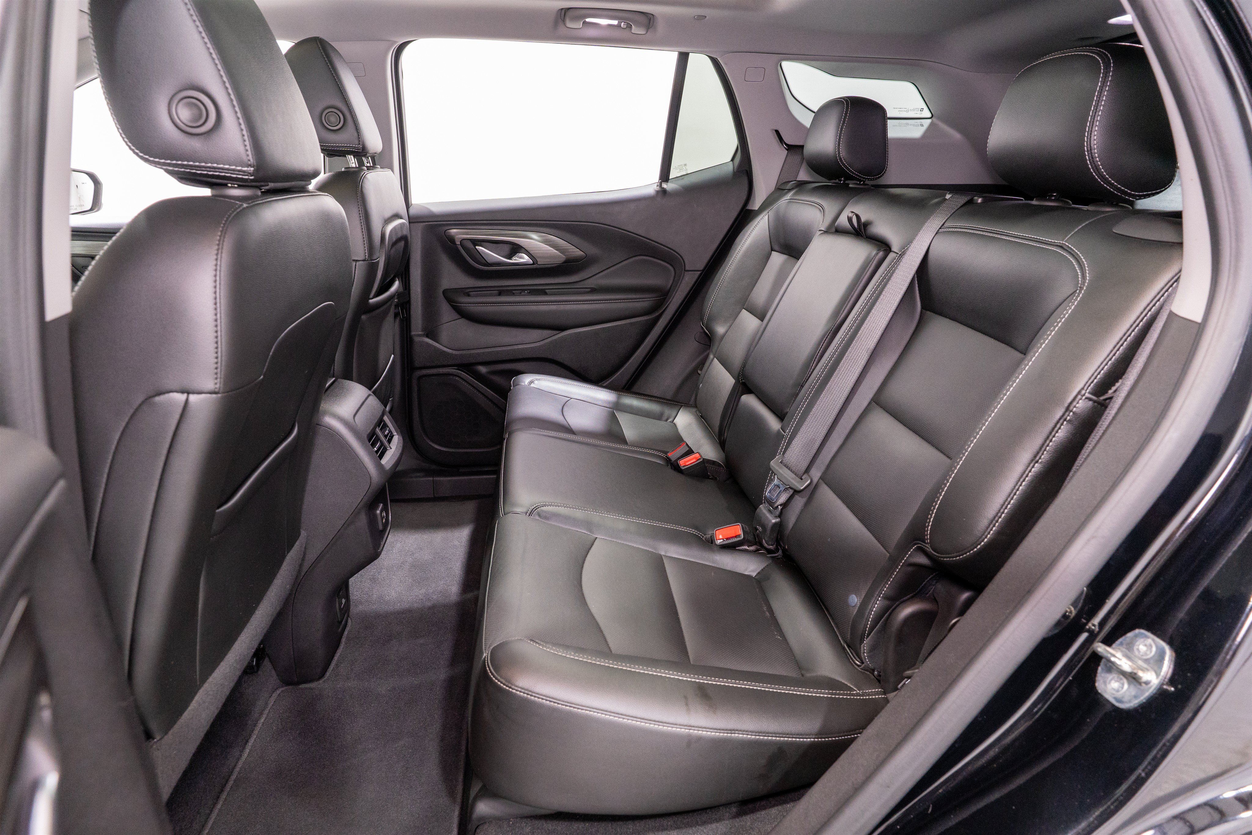 Used 2024 GMC Terrain SLT w/ Infotainment Package II FWD image 32