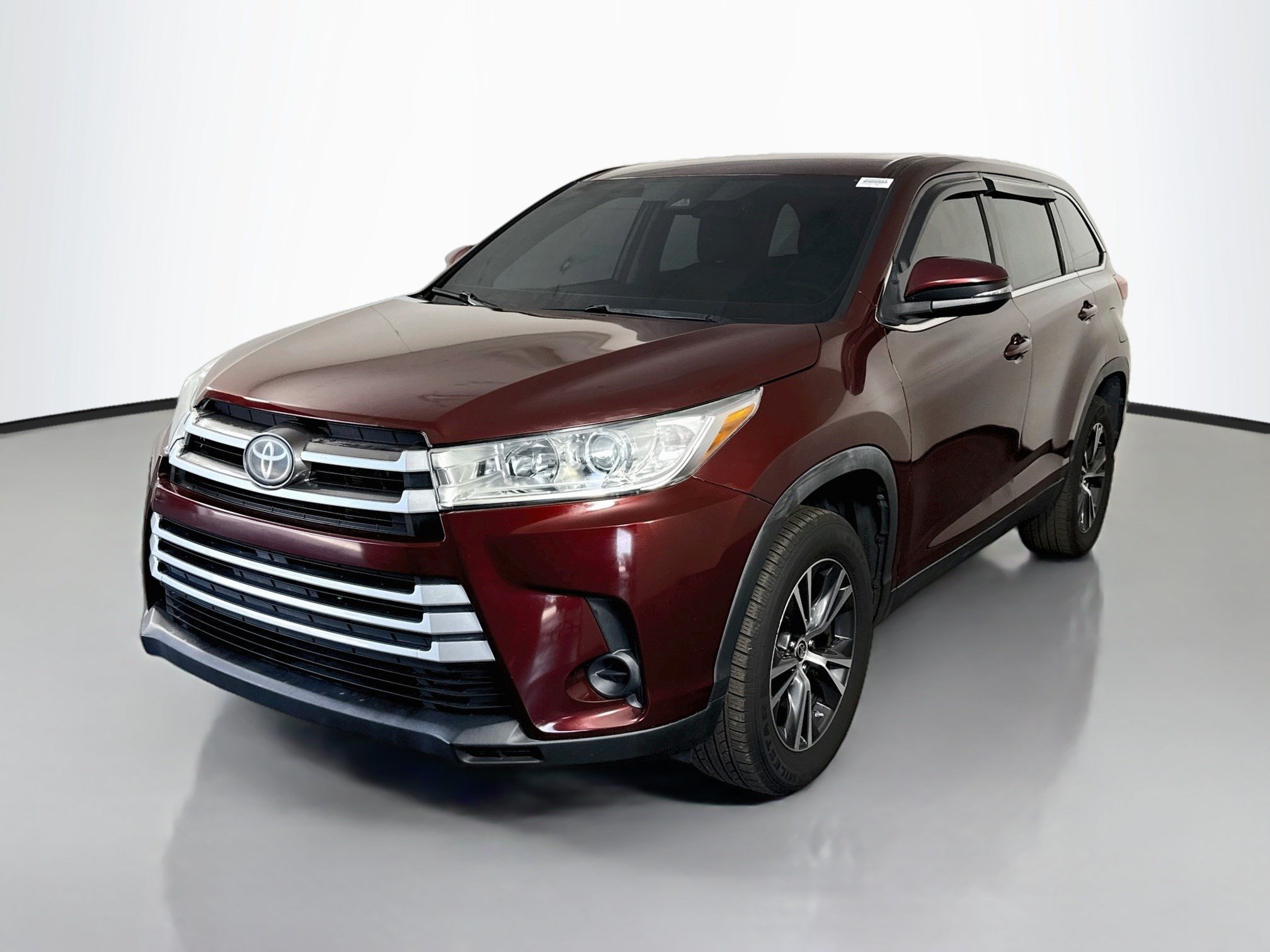 Used 2019 Toyota Highlander LE FWD image 4