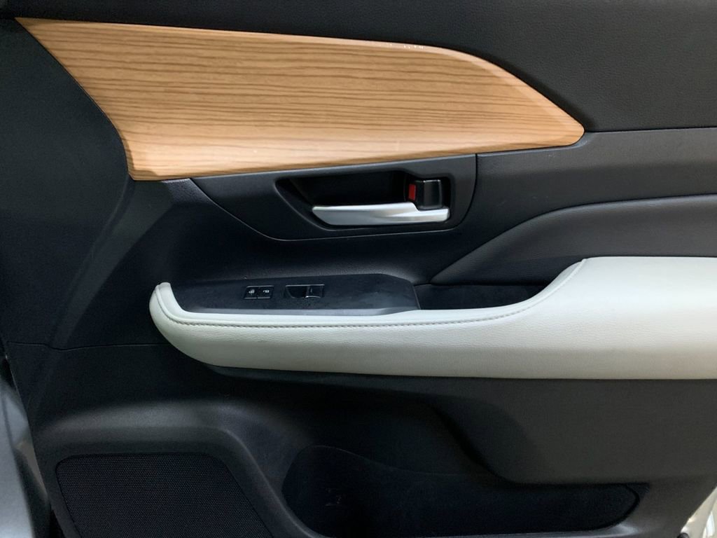 Used 2024 Toyota Grand Highlander Limited image 22